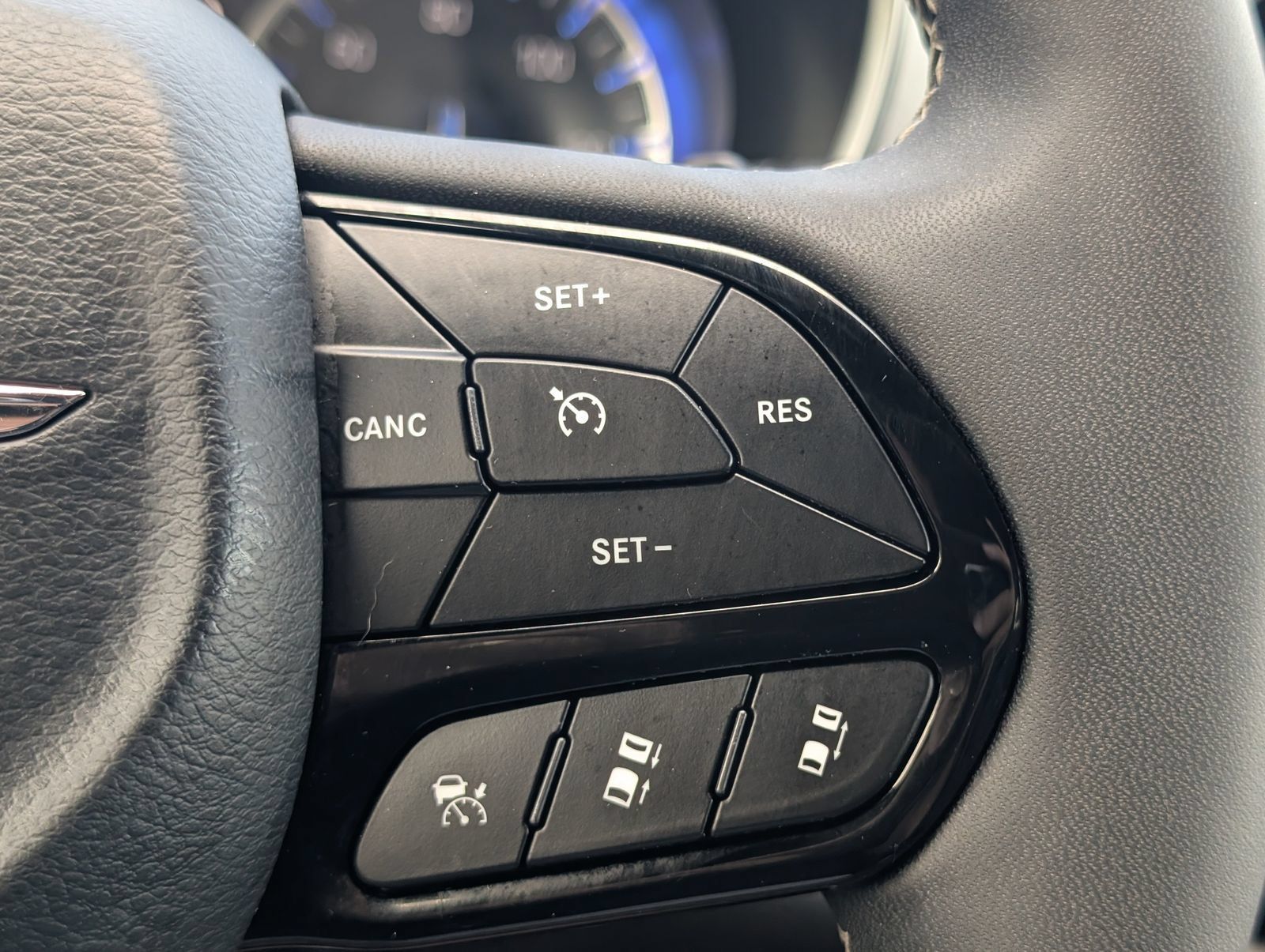 Used 2025 Chrysler Pacifica Limited FWD image 26