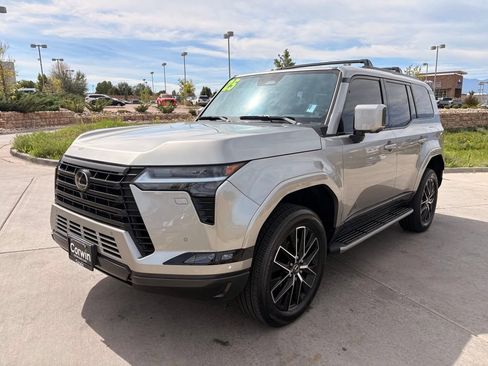 Used 2025 Lexus GX 550 w/ Accessory Package (2T) AWD/4WD image 3