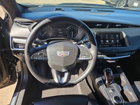Used 2023 Cadillac XT4 Premium Luxury image 17