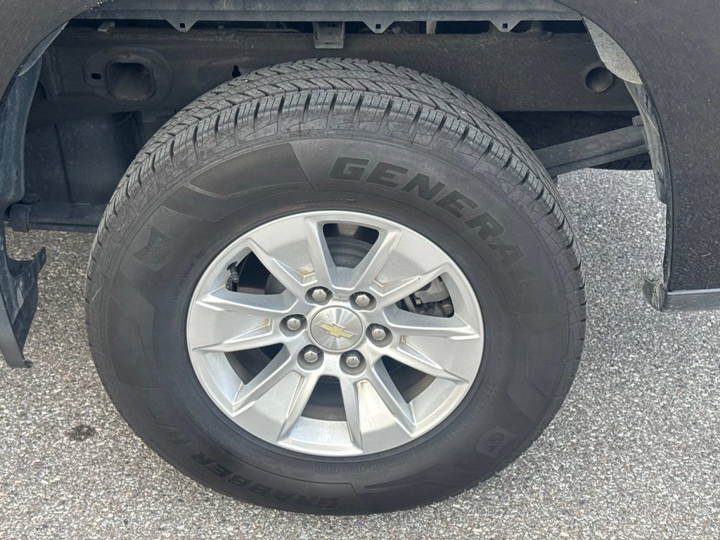 Used 2022 Chevrolet Silverado 1500 LT AWD/4WD image 10