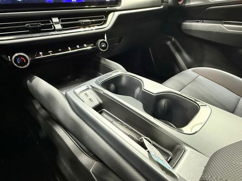 Used 2025 Chevrolet Equinox EV RS image 28