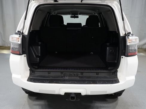 Certified 2019 Toyota 4Runner SR5 AWD/4WD image 32