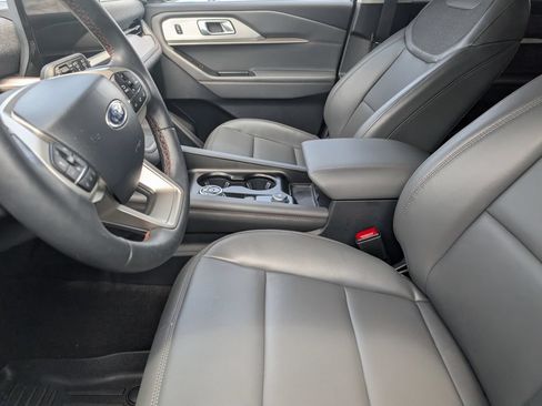 Used 2025 Ford Explorer Active w/ Active Comfort Package AWD/4WD image 8