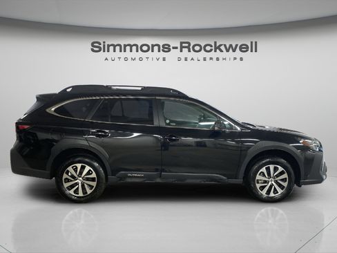 Used 2025 Subaru Outback Premium AWD/4WD image 6