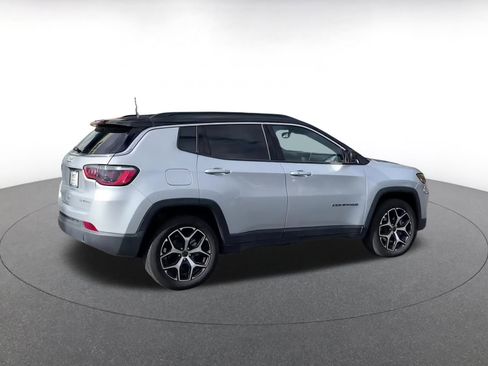 Used 2025 Jeep Compass Limited image 15
