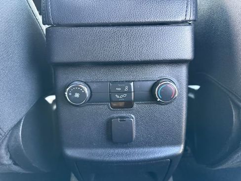 Used 2018 Ford Explorer XLT w/ Equipment Group 201A AWD/4WD image 21