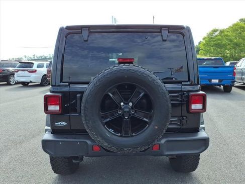 Used 2021 Jeep Wrangler Unlimited Sahara AWD/4WD image 5