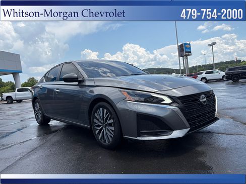 Used 2024 Nissan Altima 2.5 SV FWD image 4