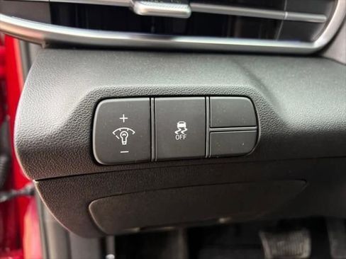 Used 2025 Hyundai Elantra SEL image 16