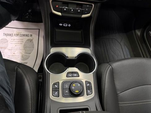 Used 2024 GMC Terrain Denali w/ Black Diamond Edition image 23