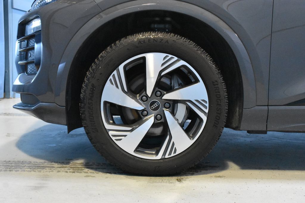 Used 2025 Audi Q6 e-tron Premium Plus AWD/4WD image 23