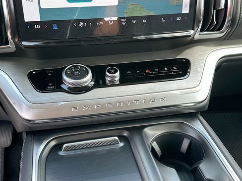 New 2026 Ford Expedition Max Platinum w/ Driver's Package AWD/4WD image 12