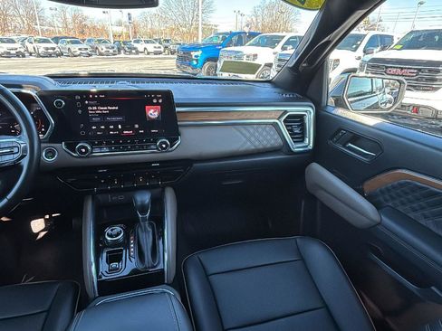 Used 2023 GMC Canyon Denali image 28