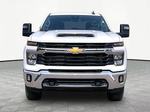 Used 2025 Chevrolet Silverado 2500 LT AWD/4WD image 2