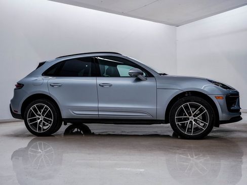Certified 2025 Porsche Macan image 9