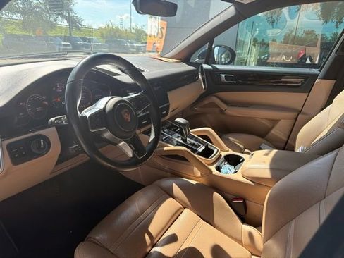Used 2019 Porsche Cayenne AWD/4WD image 6