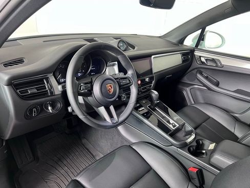 Certified 2026 Porsche Macan AWD/4WD image 4