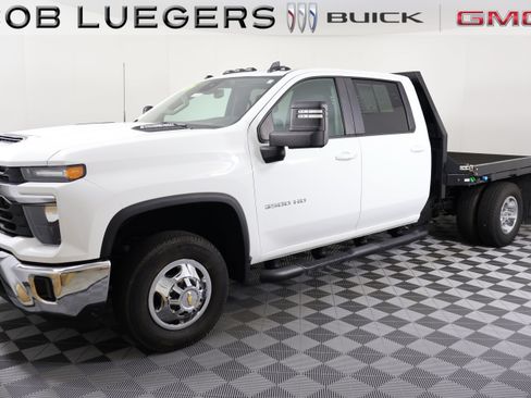 Used 2024 Chevrolet Silverado 3500 LT w/ Convenience Package AWD/4WD image 3
