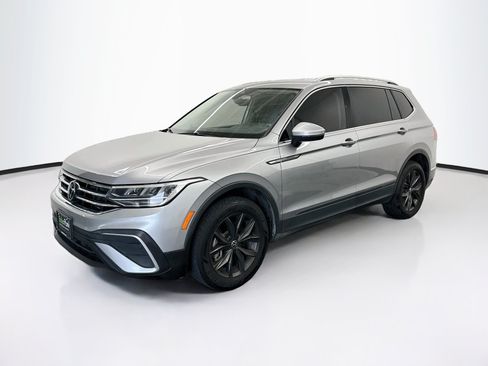 Used 2024 Volkswagen Tiguan SE FWD image 3