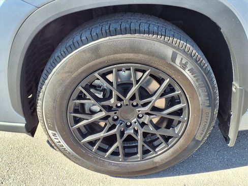 Used 2022 Toyota Highlander XLE image 19