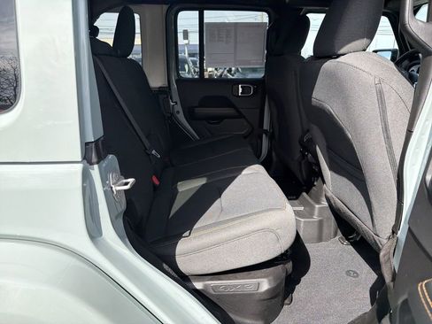 Used 2024 Jeep Wrangler Unlimited Sahara w/ Safety Group image 18