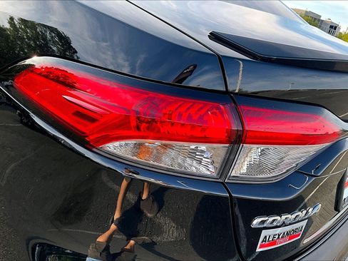 Used 2023 Toyota Corolla SE w/ SE Premium Package image 28