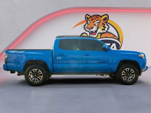 Used 2020 Toyota Tacoma TRD Sport w/ TRD Premium Sport Package AWD/4WD image 4