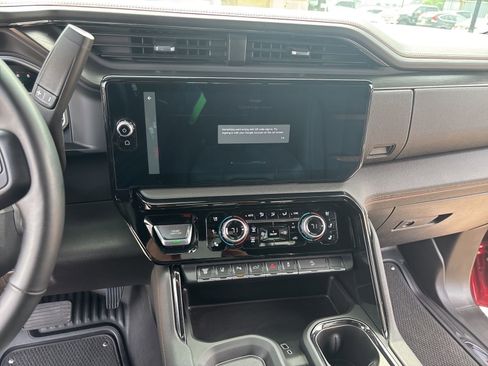 Used 2024 GMC Sierra 2500 AT4 w/ AT4 Premium Plus Package AWD/4WD image 10