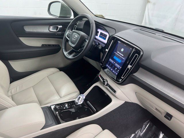 Certified 2023 Volvo XC40 B5 Ultimate w/ Protection Package Premier AWD/4WD image 24