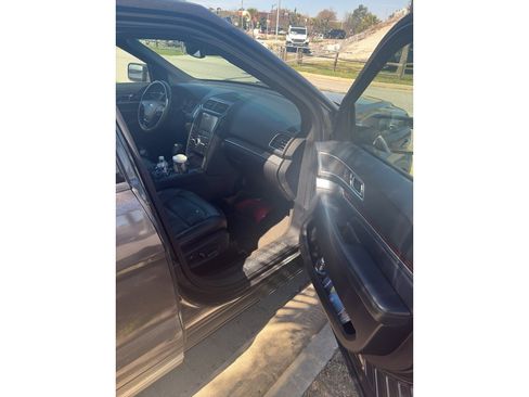 Used 2016 Ford Explorer Limited w/ Equipment Group 301A image 7