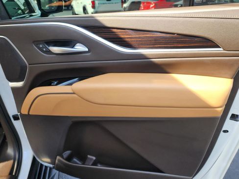 Used 2022 Cadillac Escalade ESV Premium Luxury image 14