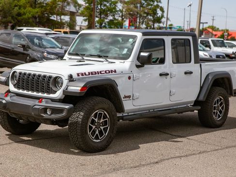 Used 2025 Jeep Gladiator Rubicon AWD/4WD image 9