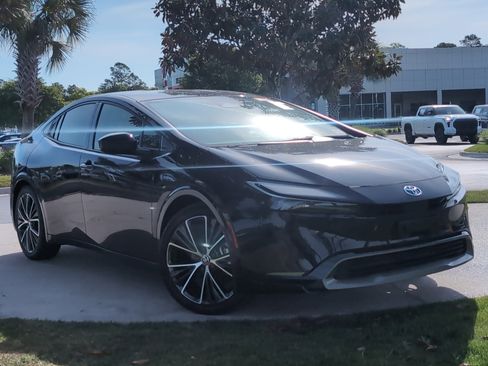Used 2023 Toyota Prius XLE image 2