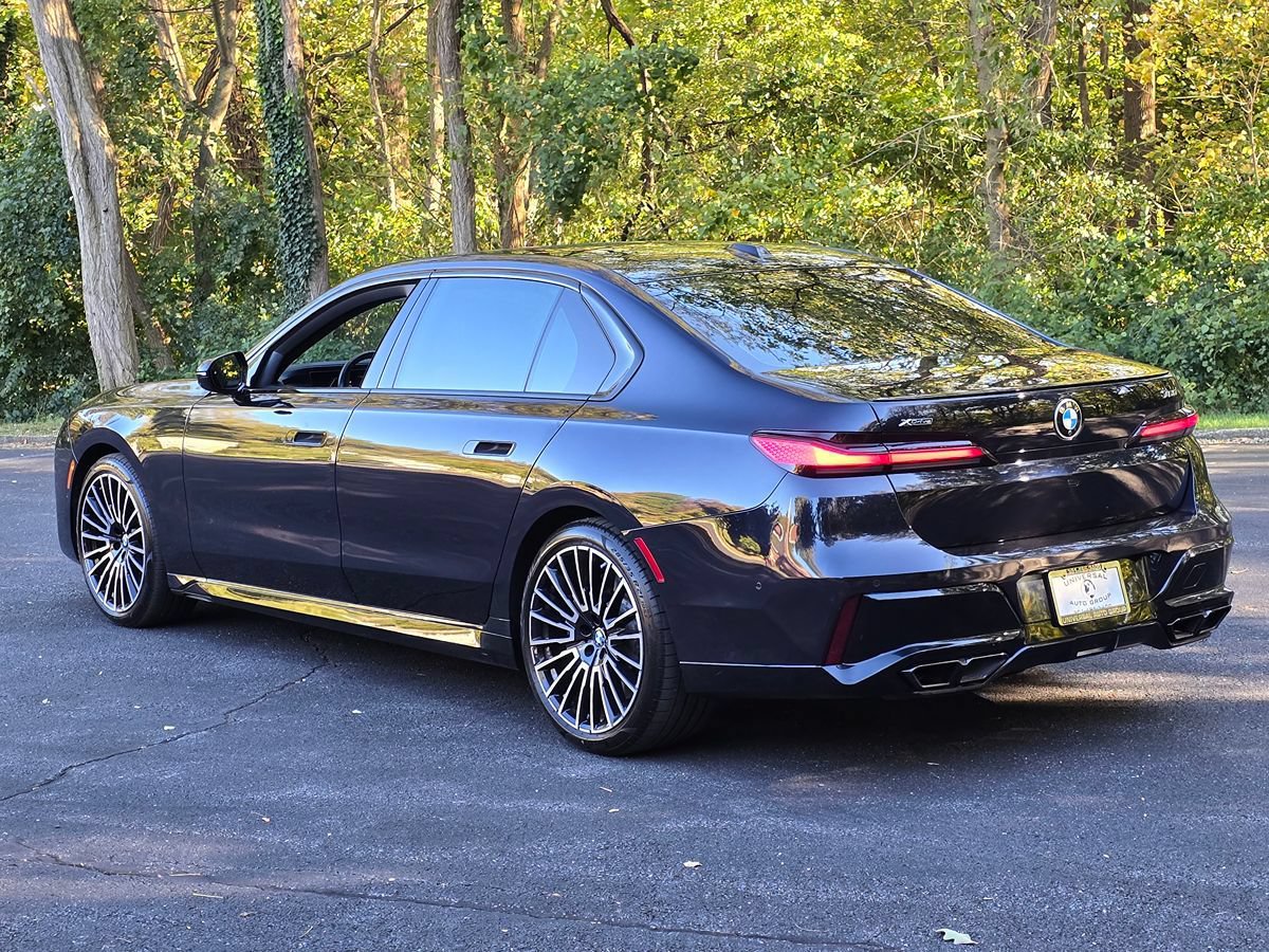 Used 2024 BMW 760i xDrive w/ Premium Package 2 AWD/4WD image 4