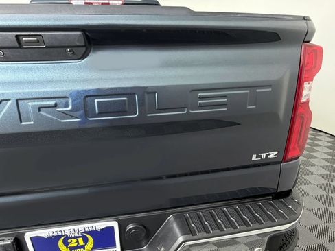 Used 2020 Chevrolet Silverado 1500 LTZ AWD/4WD image 11