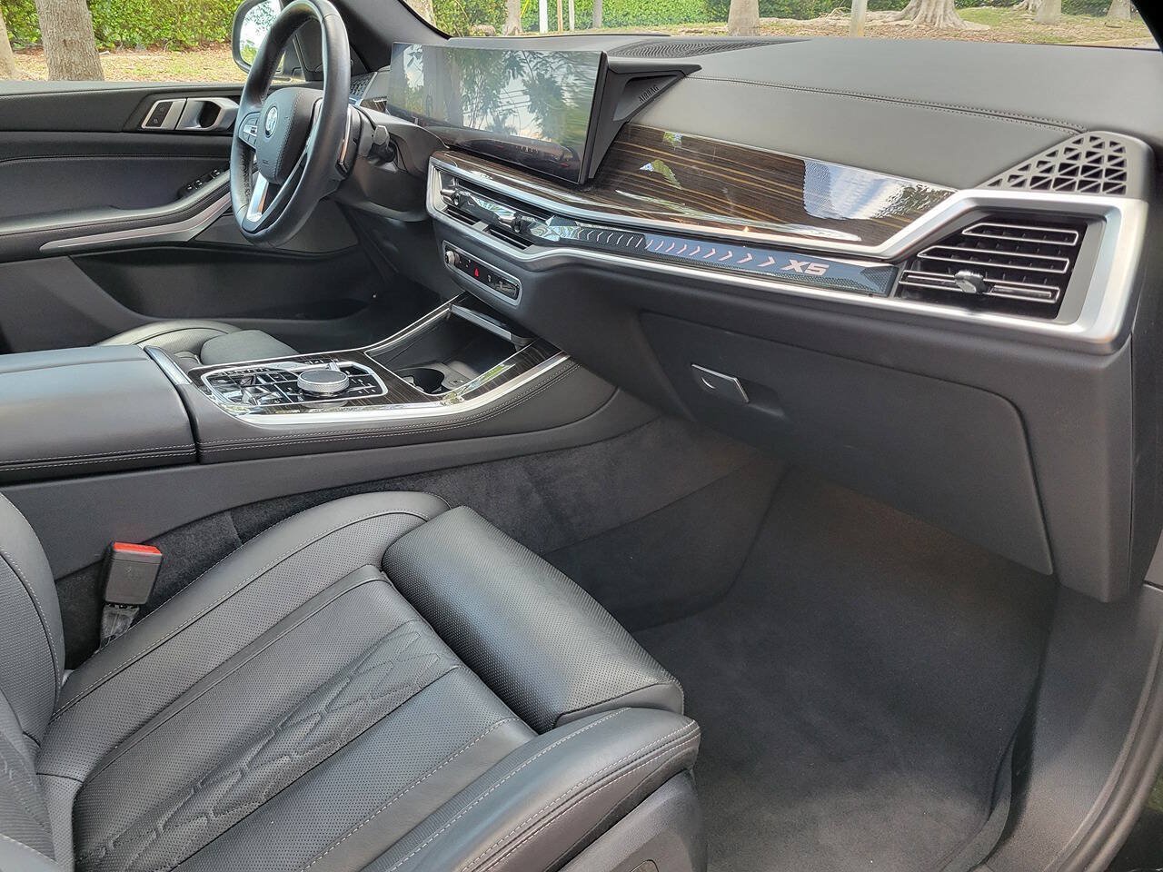 Used 2025 BMW X5 xDrive50e AWD/4WD image 9