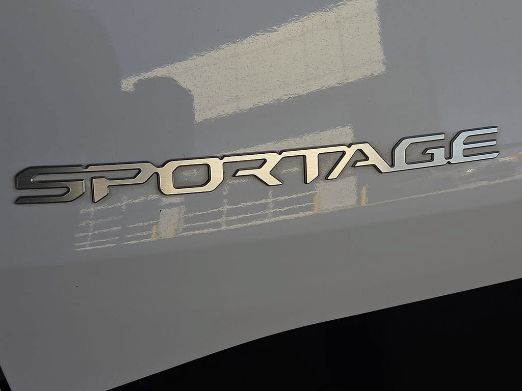 Used 2024 Kia Sportage EX FWD image 11