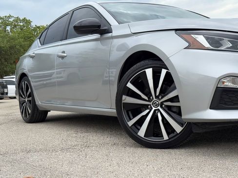 Used 2022 Nissan Altima 2.5 SR image 2