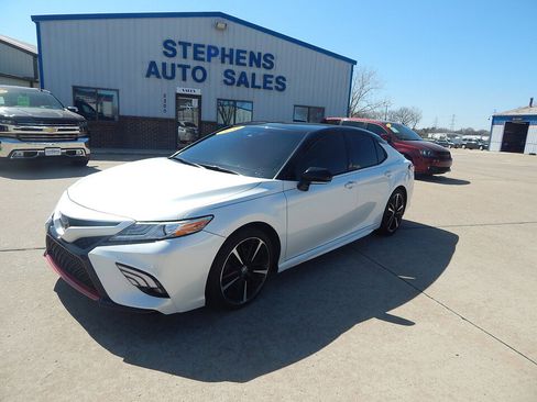 Used 2020 Toyota Camry XSE image 1