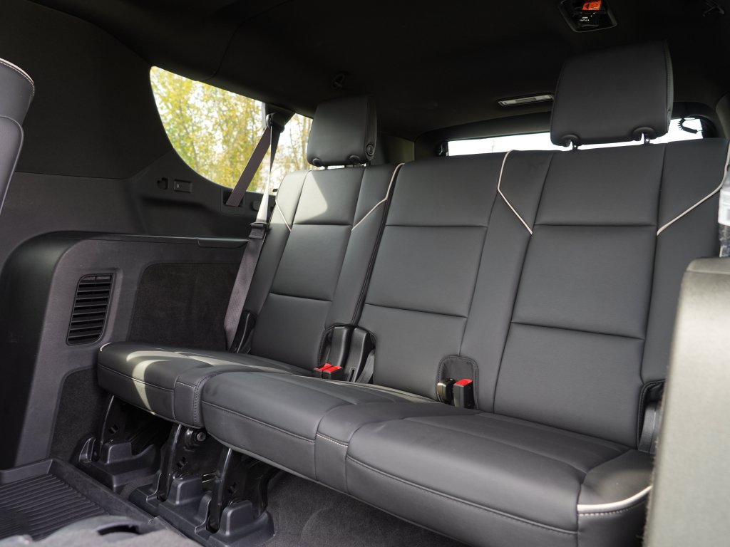 Used 2024 Cadillac Escalade ESV Sport w/ LPO, ONYX Package AWD/4WD image 29