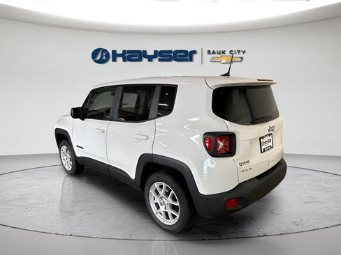 Used 2023 Jeep Renegade Latitude AWD/4WD image 3