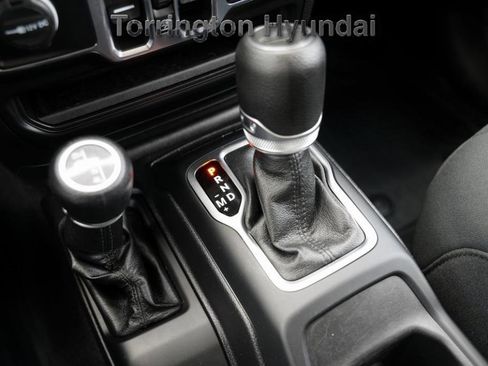 Used 2021 Jeep Gladiator Willys image 28