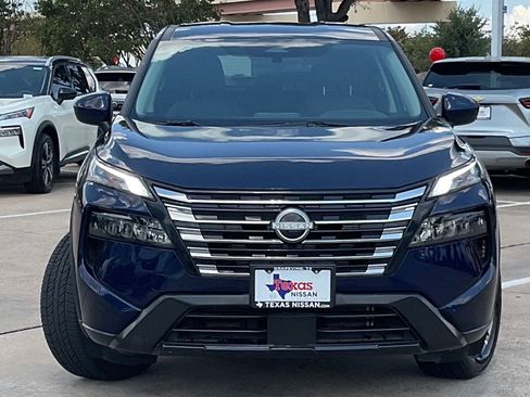 Used 2025 Nissan Rogue SV FWD image 2