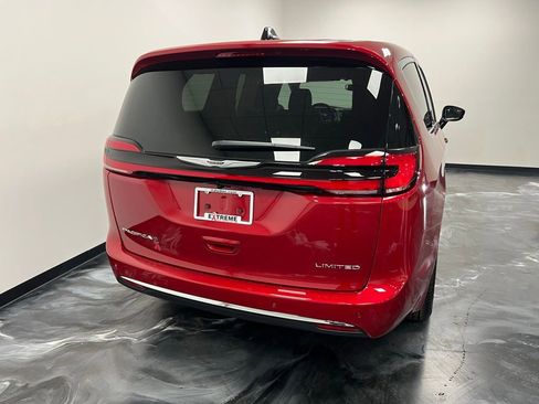 New 2026 Chrysler Pacifica Limited image 7