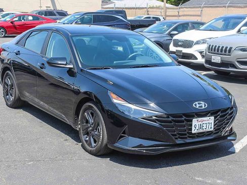 Used 2023 Hyundai Elantra SEL FWD image 3