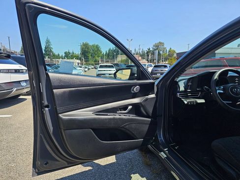 Used 2023 Hyundai Elantra SE FWD image 18