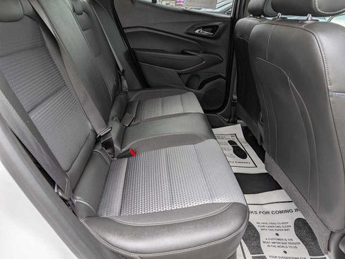 Used 2024 Chevrolet Trax LT w/ Sunroof Package FWD image 40