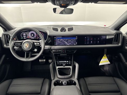 Certified 2025 Porsche Cayenne S image 25