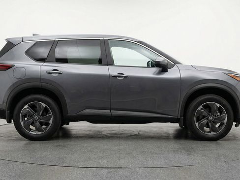 Used 2025 Nissan Rogue SV image 11