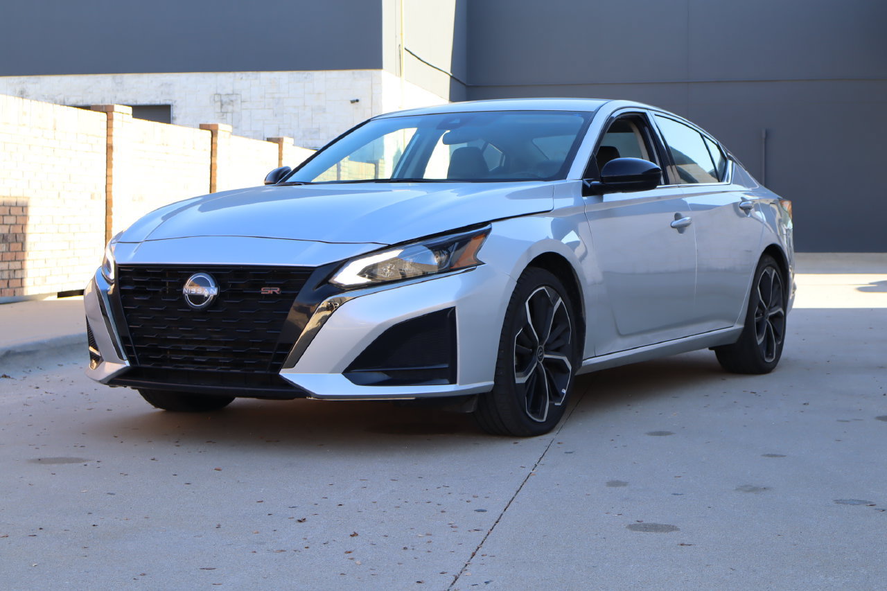 Used 2025 Nissan Altima 2.5 SR FWD image 2